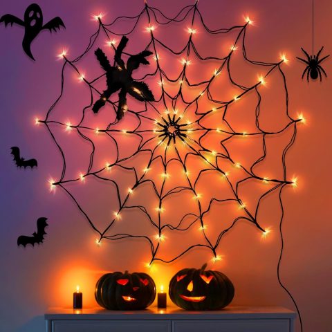 Leuchtendes Spinnennetz mit Plüschspinne - Halloween Deko für Drinnen und Draußen